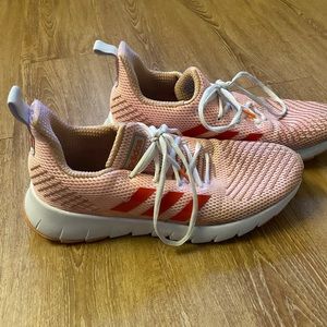 Womens size 8.5 Adidas Asweego Athletic Shoe